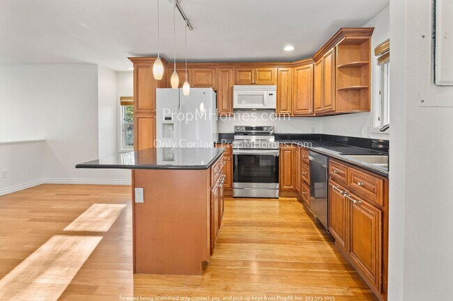 Foto del edificio - 3 Bedroom Condo W/ Amenities In Highly Des...
