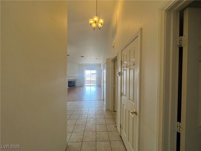 Foto del edificio - 855 N Stephanie St