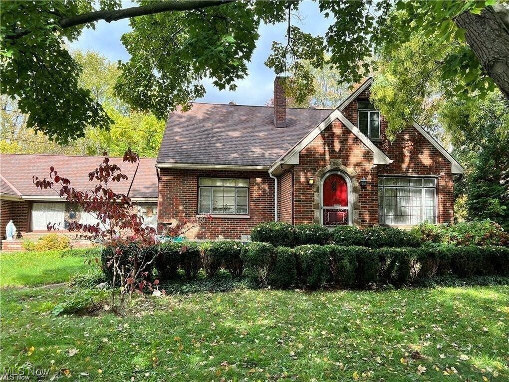 8581 Fair Rd Strongsville, OH 44149 – photo 1 of 18