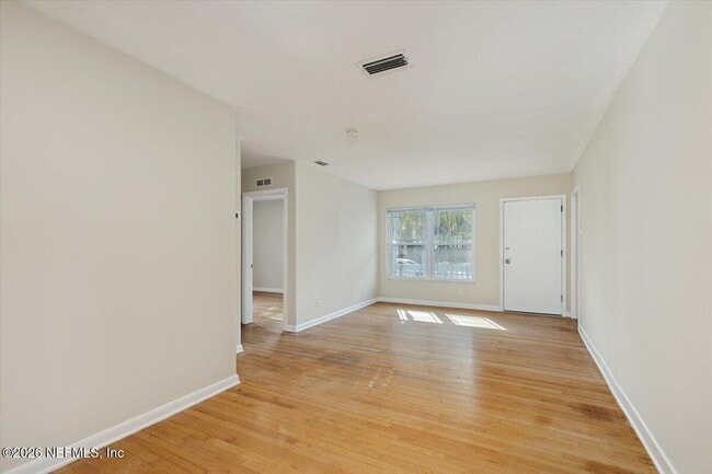 Foto del edificio - 7327 Bamberg Rd