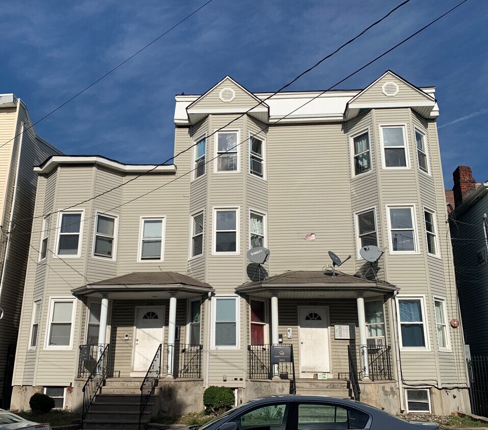 Primary Photo - 249 Inslee Pl
