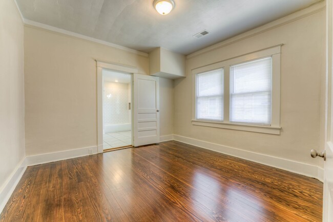 Building Photo - Newer renovation with master bath!