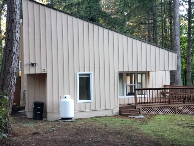 Building Photo - Cozy Cabin-Style Living in Clearwood – 1 Bed + Loft / 1 Bath in Yelm