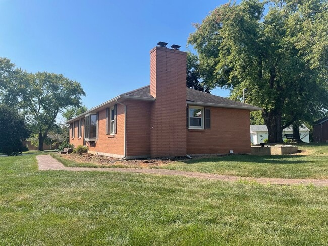 Building Photo - 3 Bed/1 Bath Home