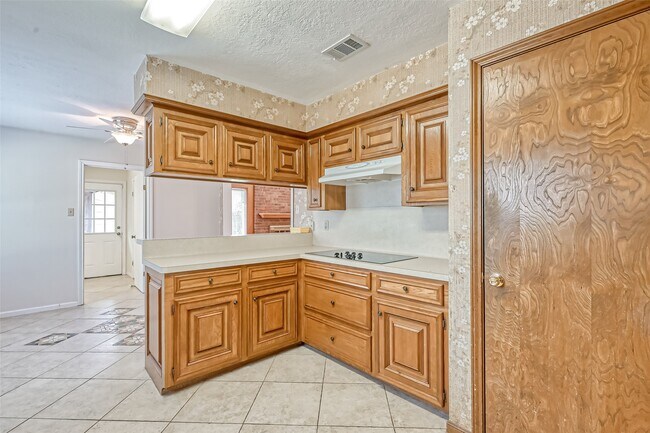 Foto del edificio - 2438 Hodges Bend Cir