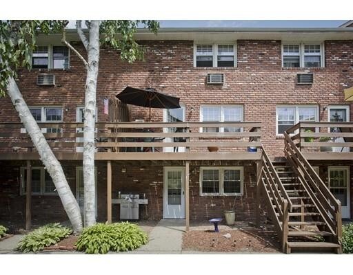 Building Photo - 418 Meadow St
