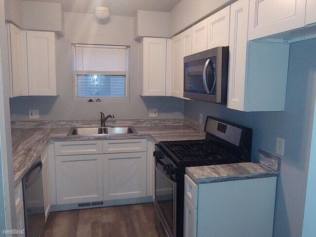 Building Photo - 3 br, 1.5 bath House - 3267 East 128th Street