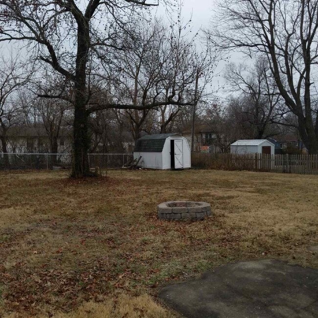 Building Photo - 110 Meadow Ln