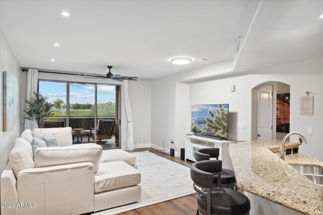 Foto del edificio - 15802 N 71st St