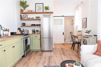 Building Photo - 34 Farewell St