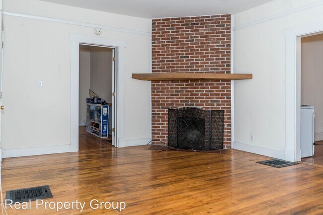 Building Photo - 3 br, 1 bath House - 208 N College St