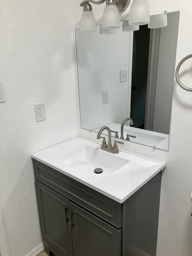 Building Photo - 5033 Defford Pl