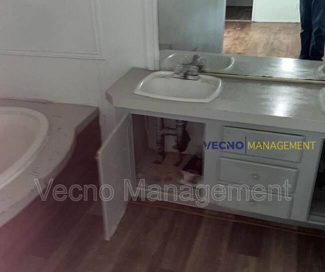 Building Photo - 201 S Preston Rd