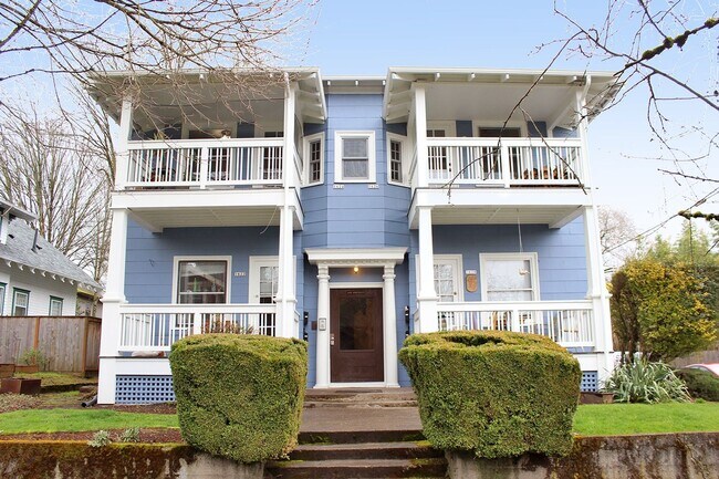 Foto del edificio - 1622-1628 SE 32nd Pl / 3259-3261 SE Market St