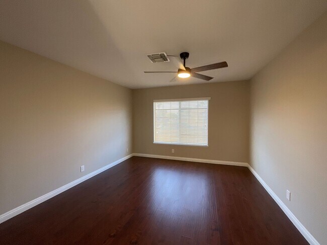 Foto del edificio - Single story home, 3br, 2bath, 1cg