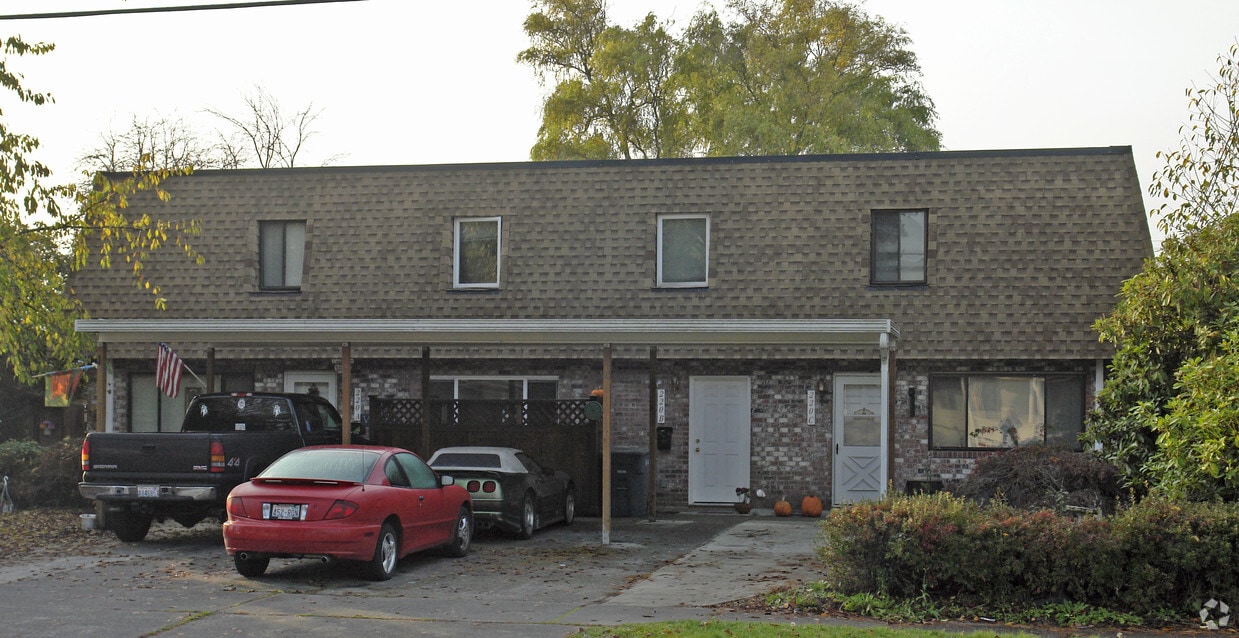 Building Photo - 220-222 4th Ave NW