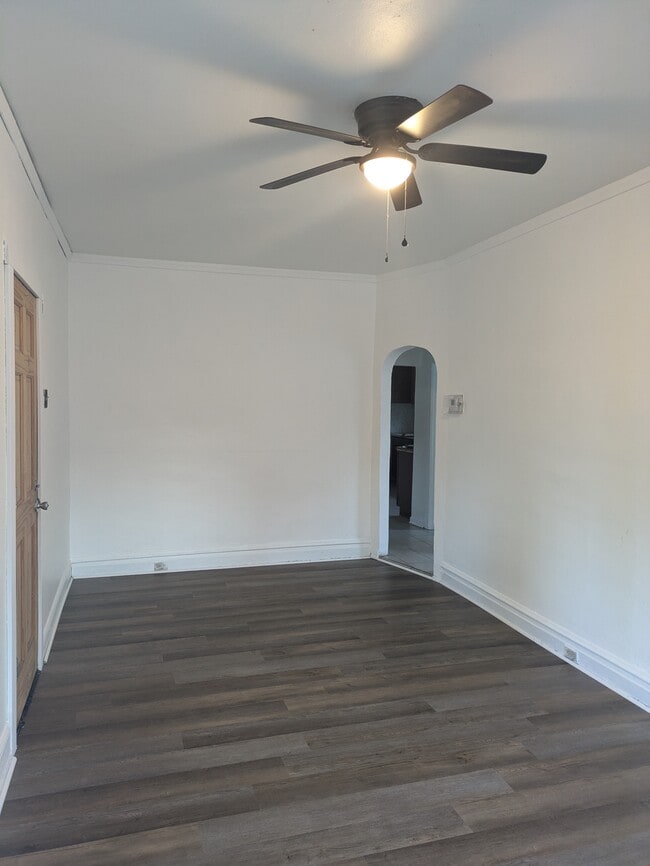 Building Photo - 1112 Hartrey Ave