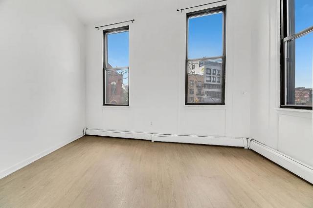 Foto del edificio - 2 bedroom in Brooklyn NY 11206