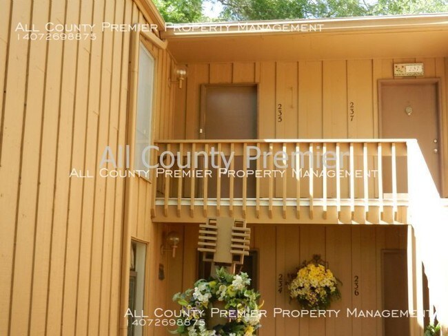 Foto del edificio - 235 Crown Oaks Way