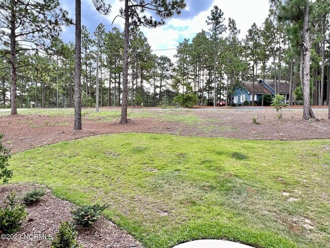 Building Photo - 1490 Valley View Rd