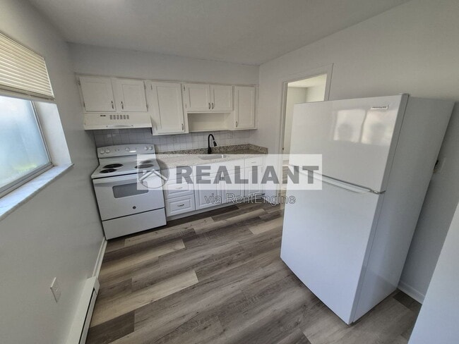 Building Photo - 922 Highland Ave