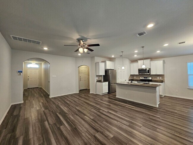 Building Photo - RENT REDUCTION & RENT SPECIAL - AVAILABLE NOW!