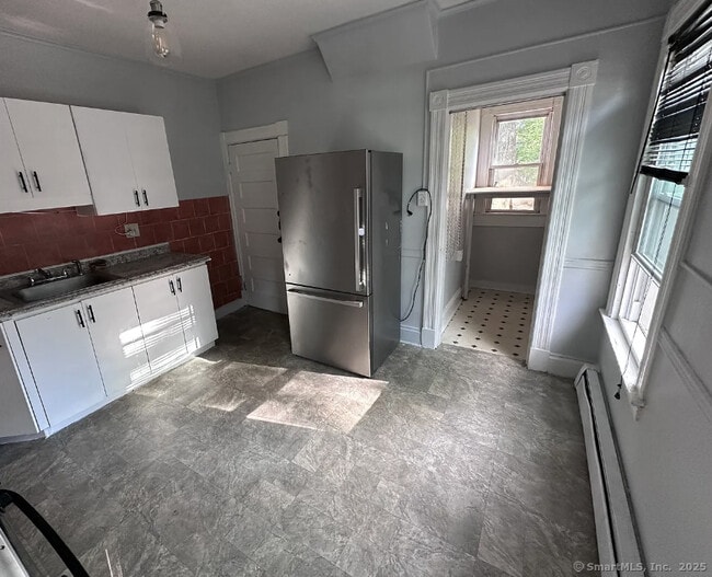 Building Photo - 460 Edgewood St