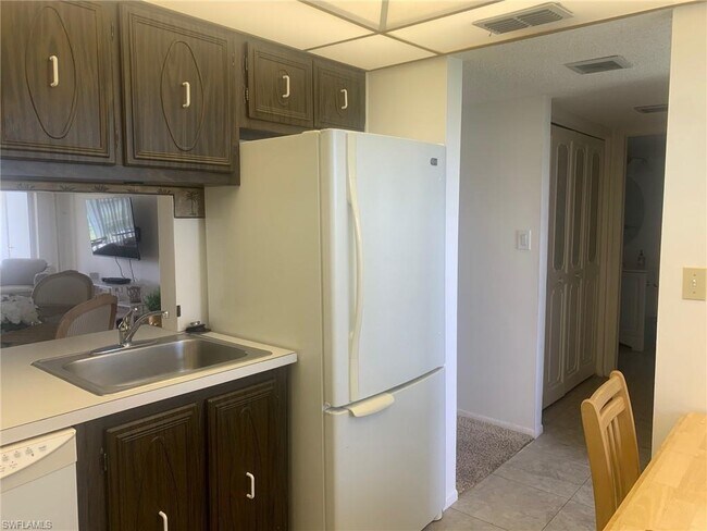 Building Photo - 1700 Pine Valley Dr
