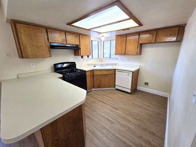 Foto del edificio - Large 3 Bedroom 2 Bath Home by Westfield School