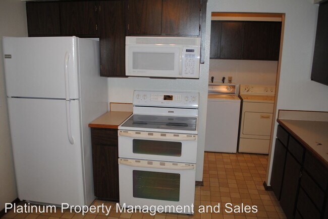 Foto del edificio - 1037-1039 Eastmont Ave