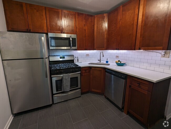 Building Photo - 2040 W Birchwood Ave