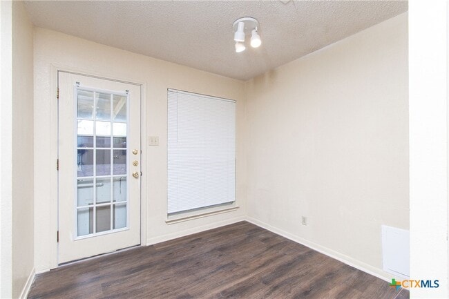 Foto del edificio - 2803 Willow Springs Rd