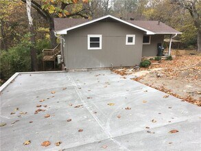 Building Photo - 405 S Mashburn Ave