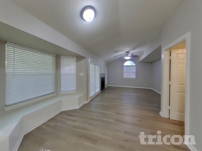 Foto del edificio - 419 Windhurst Dr