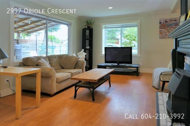 Building Photo - Cozy Rancher Home with Fenced Backyard