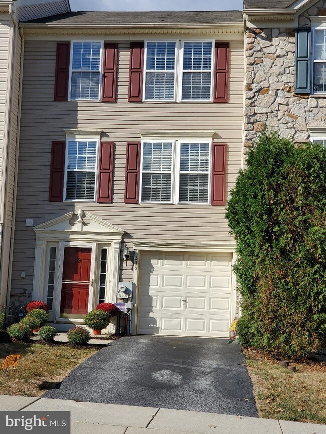 Building Photo - 305 Fox Trail