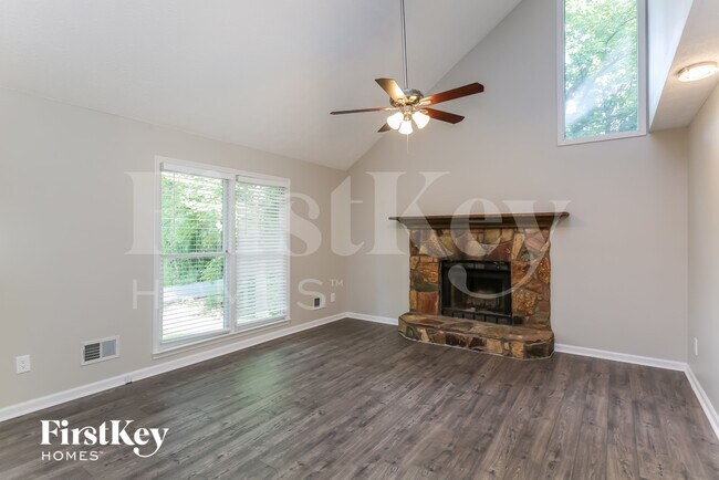 Foto del edificio - 5417 Hulsey Cir