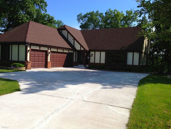 Foto del edificio - W288N8443 Northbay Rd