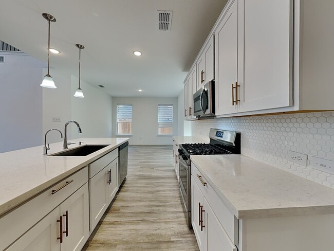 Building Photo - 4009 Goldfinch Hvn