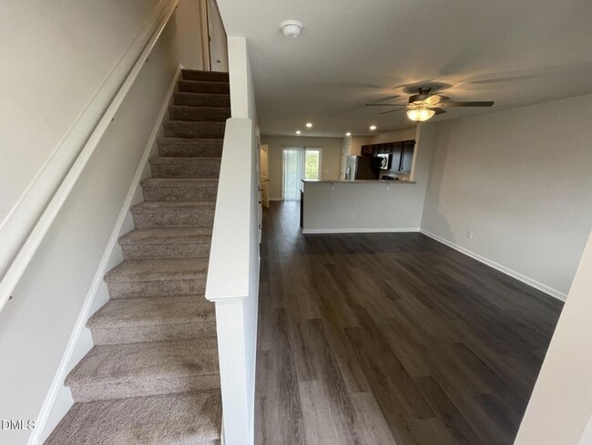 Building Photo - 1102 Peony Ln