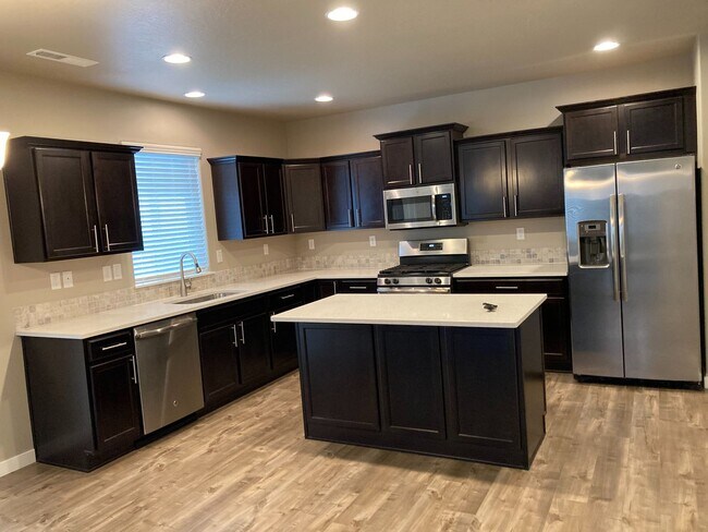 Foto del edificio - Newer Home In North Albany! Nealy 2500 sq ...