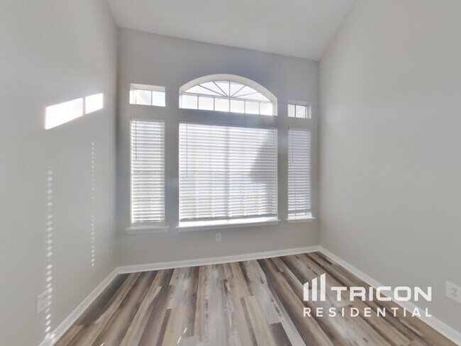 Foto del edificio - 7114 River Garden Dr