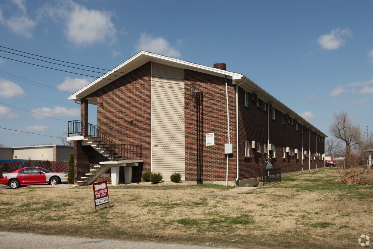 Building Photo - Malibu & Thunderbird Apartments