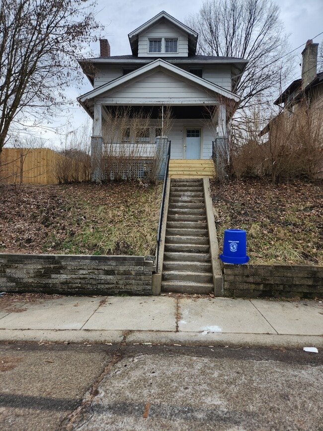 Building Photo - 516 W End Ave