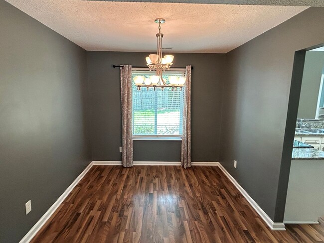 Building Photo - Wonderful 4 bed, 2.5 bath Single Family Ho...