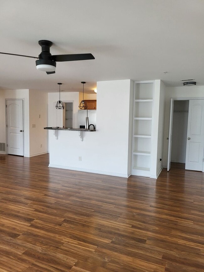 Building Photo - Welcome home to this charming second-floor 2 bedroom, 2 bath condo.