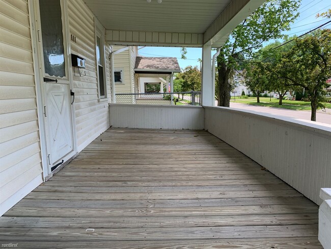 Foto del edificio - 2 br, 1 bath House - 302 E 9th St