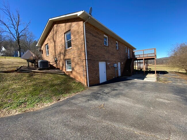 Building Photo - 460 Wilson Valley Dr