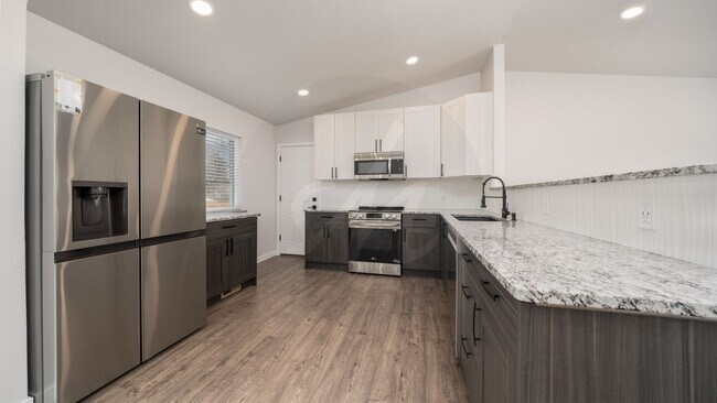 Building Photo - Fully Remodeled Home in Old Farm