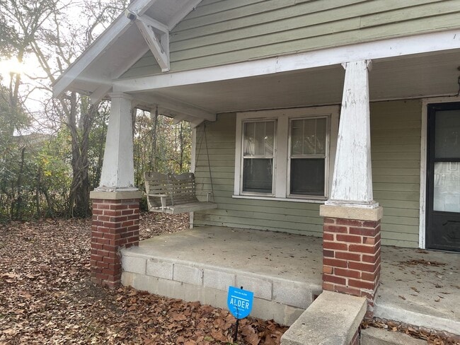 Building Photo - 2 Bed, 1 Bath House